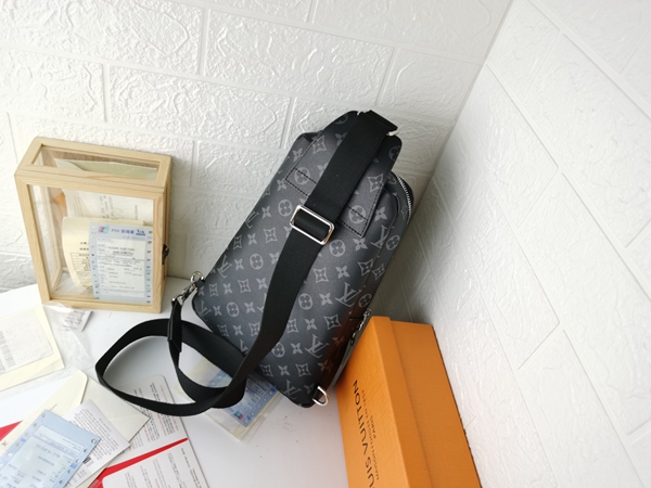 ルイヴィトンバッグ背面デザイン